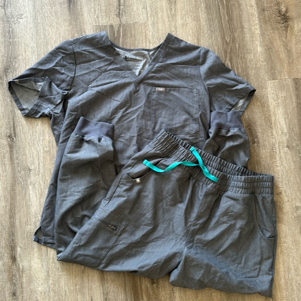 FIGS Gray Scrub Set
